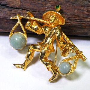 Oleg Cassini Vintage brooch gold tone and green stone